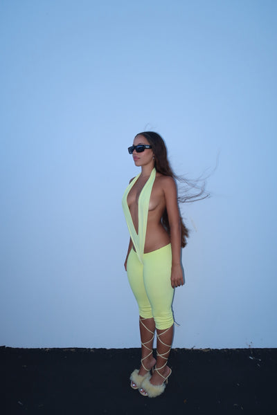 PALE YELLOW V JUMCAPRI
