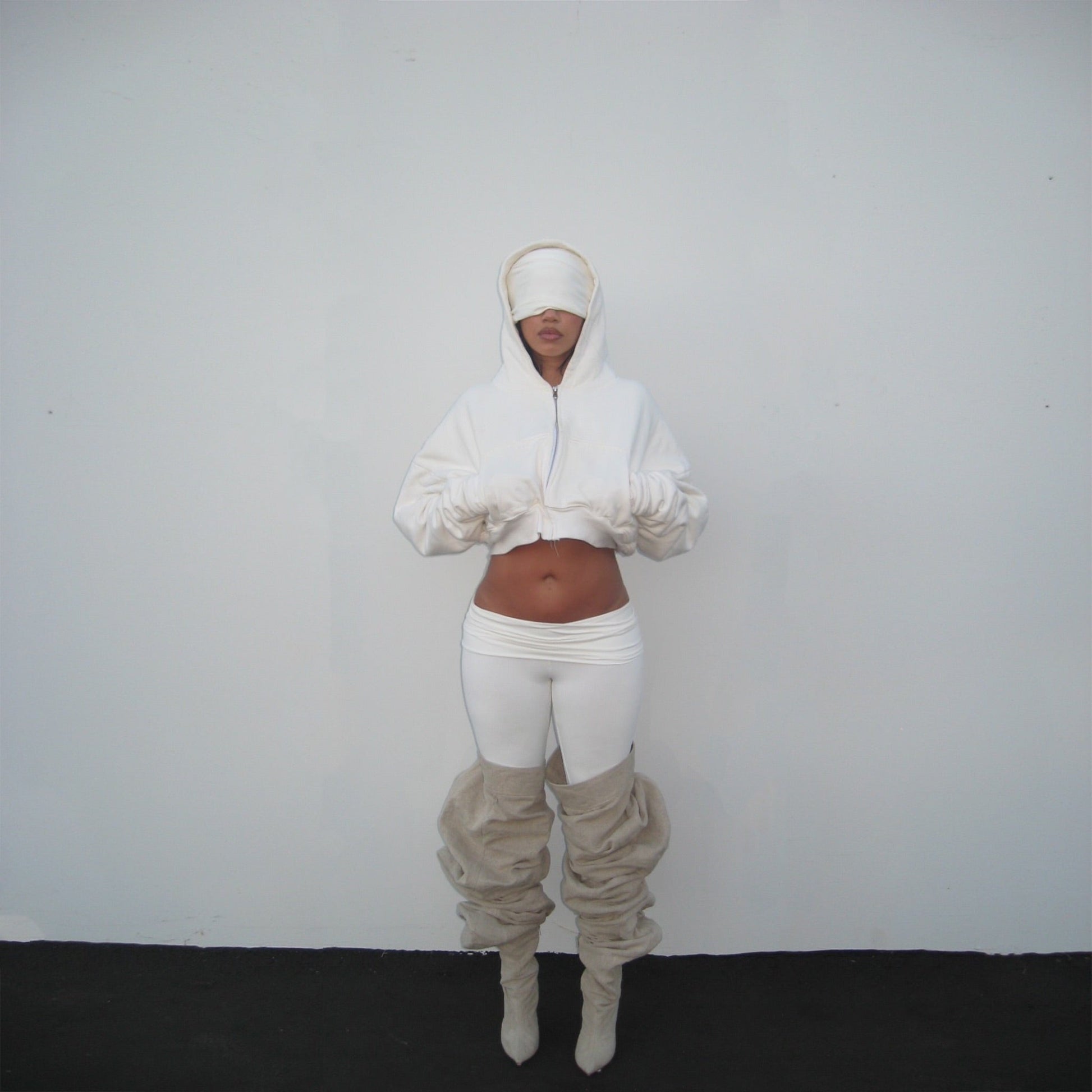 WHITE CROPPED HOODIE - SWEET TALK